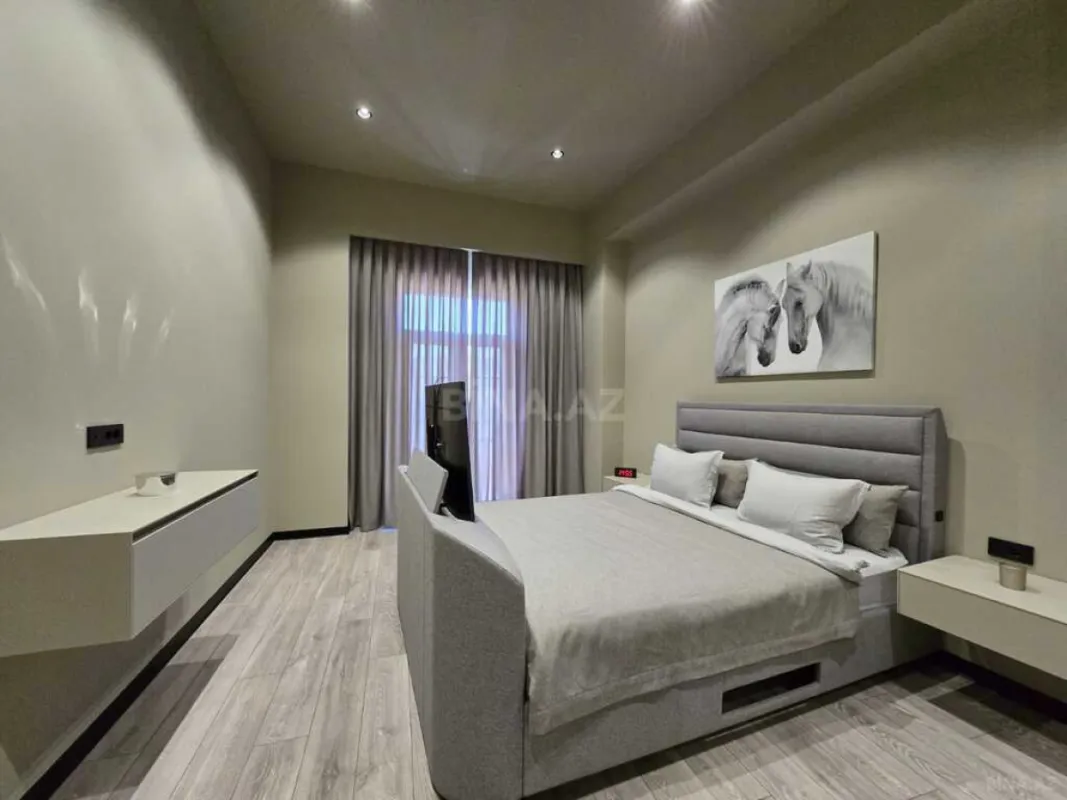 Satılır 4 otaqlı mənzil 140 m²