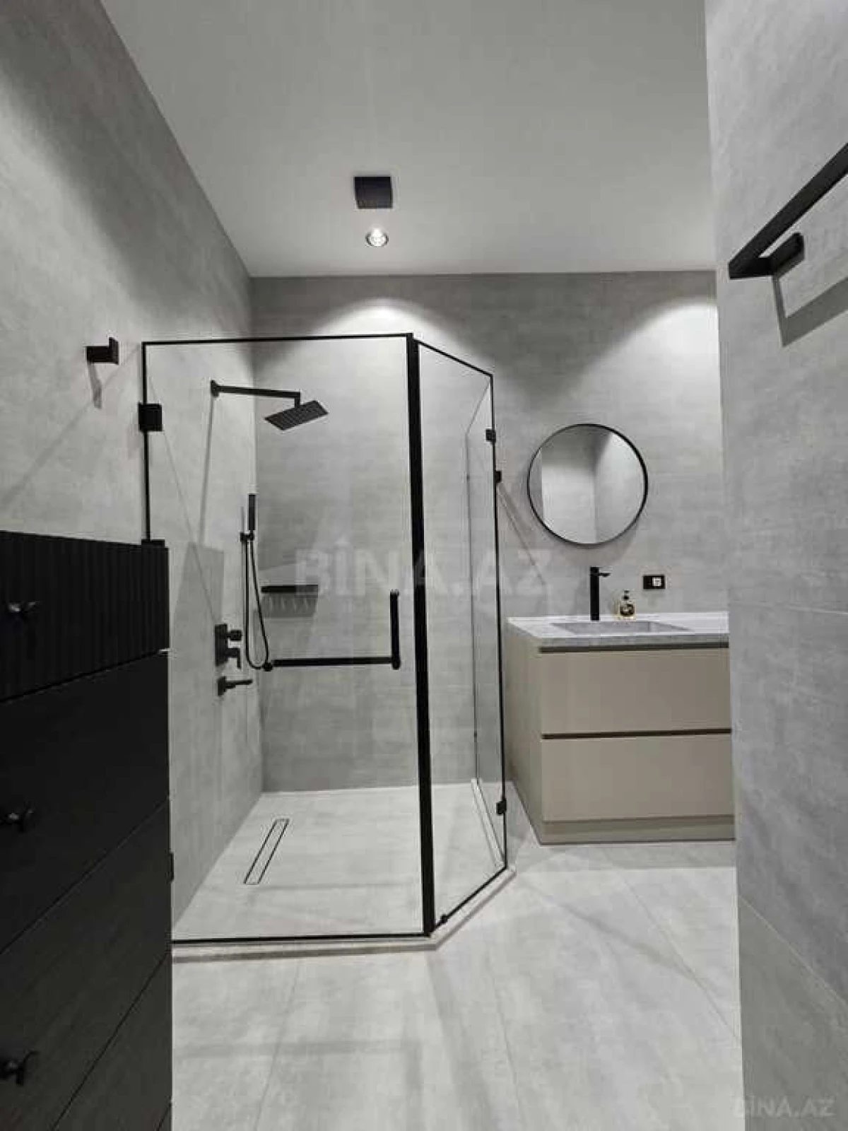 Satılır 4 otaqlı mənzil 140 m²