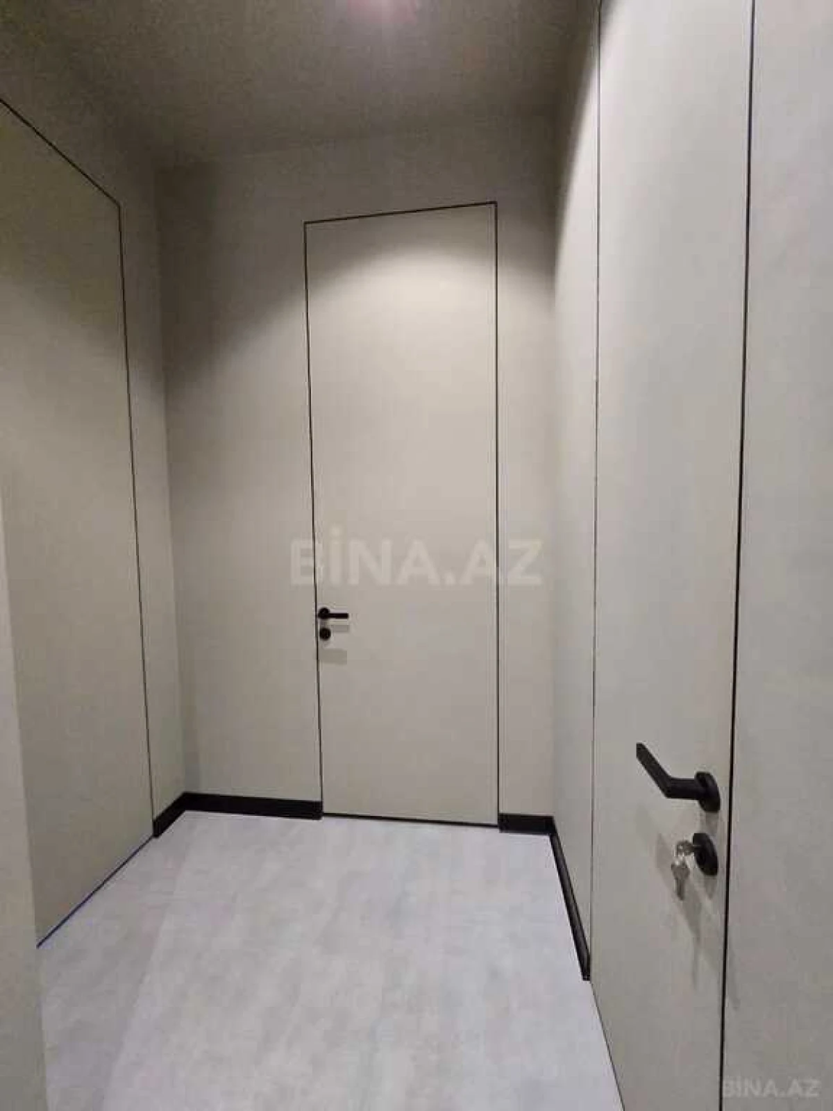 Satılır 4 otaqlı mənzil 140 m²