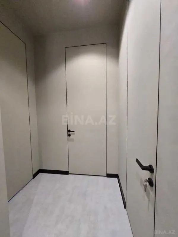 Satılır 4 otaqlı mənzil 140 m²