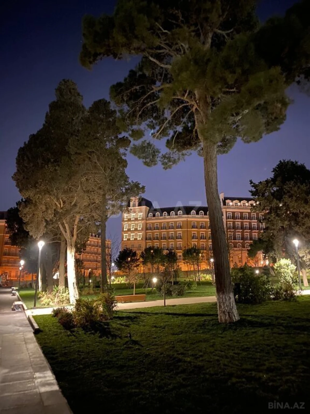 Satılır 4 otaqlı mənzil 140 m²