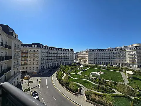 Satılır 4 otaqlı mənzil 140 m²