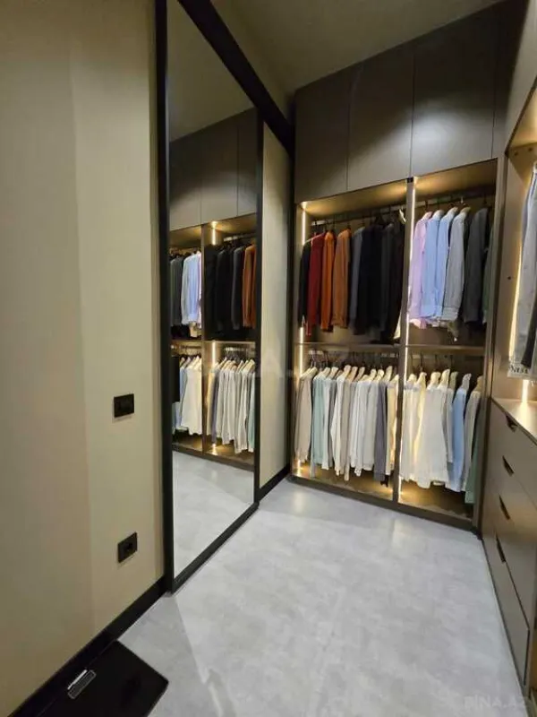 Satılır 4 otaqlı mənzil 140 m²