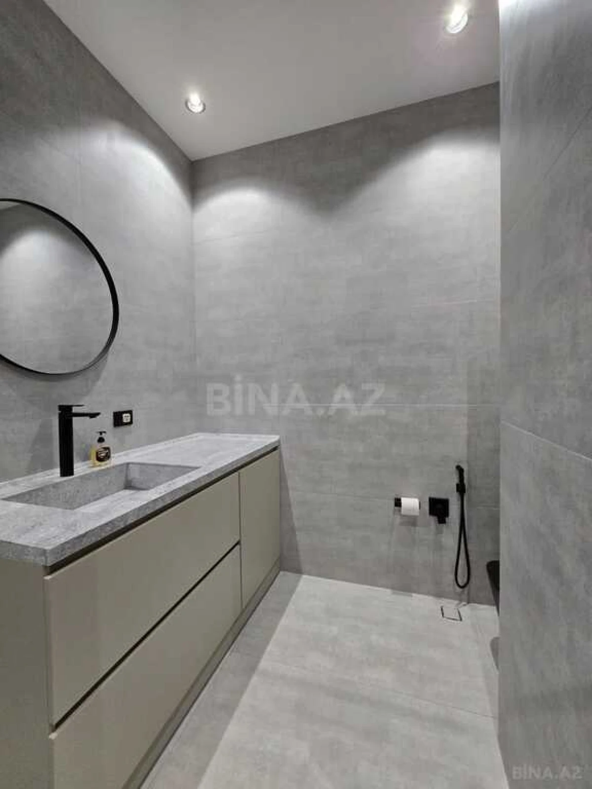 Satılır 4 otaqlı mənzil 140 m²