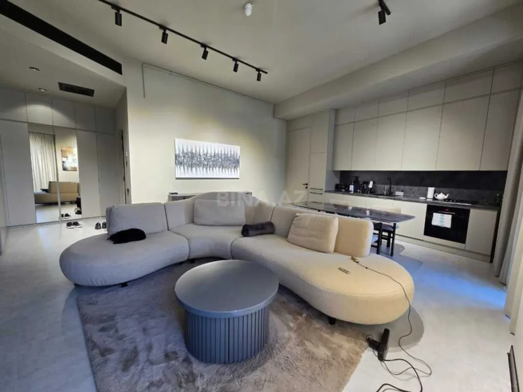 Satılır 4 otaqlı mənzil 140 m²