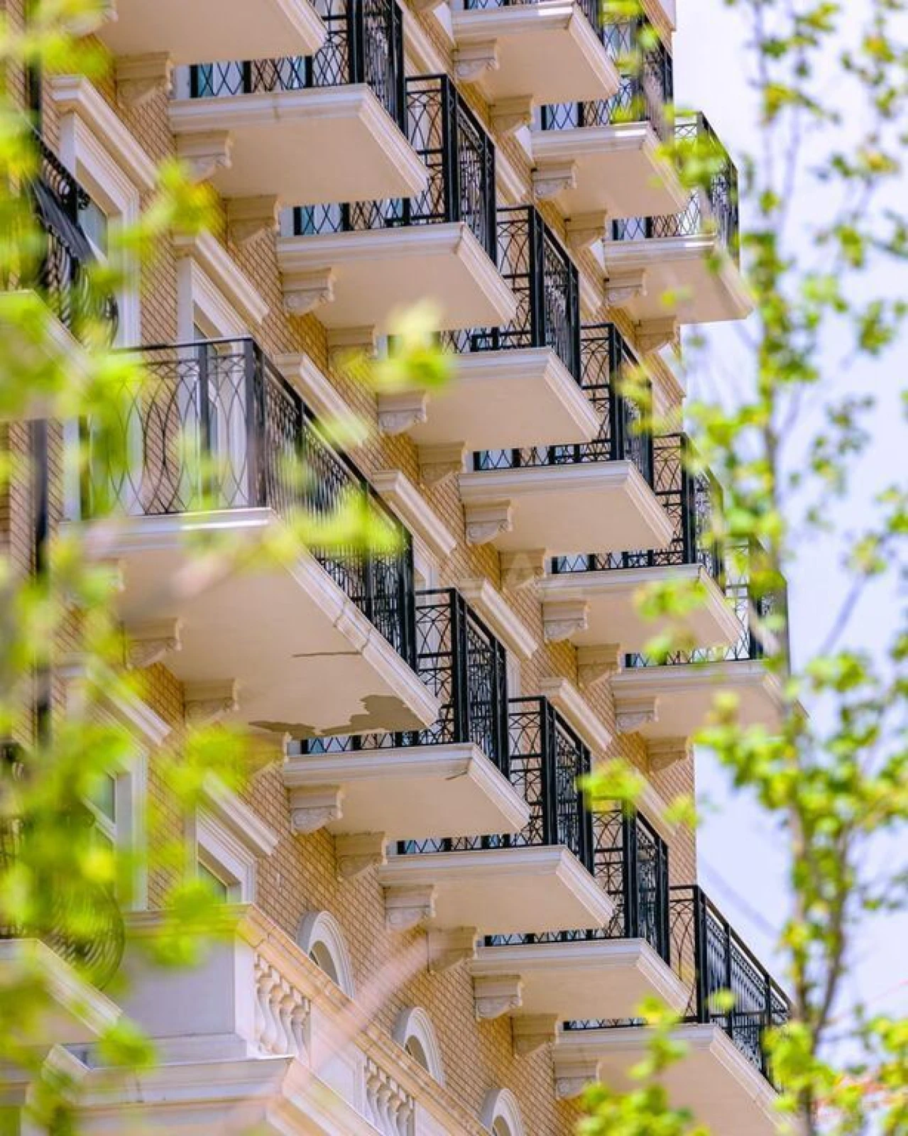 Satılır 4 otaqlı mənzil 140 m²