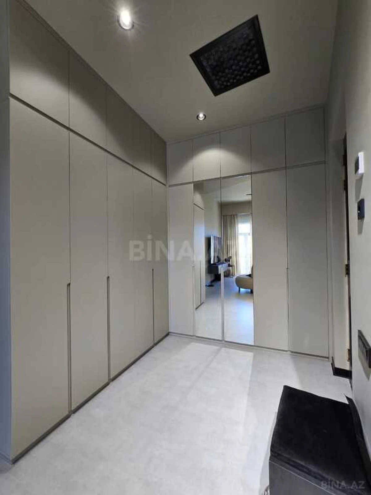 Satılır 4 otaqlı mənzil 140 m²