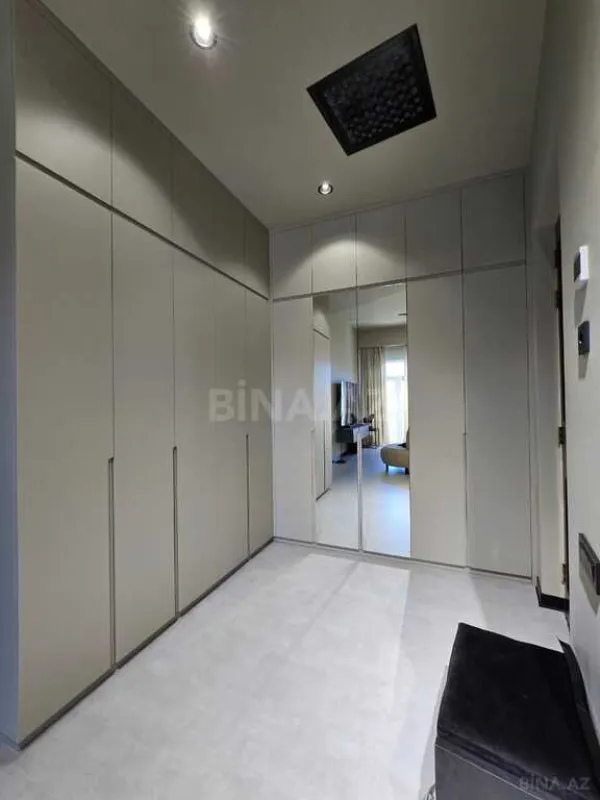 Satılır 4 otaqlı mənzil 140 m²
