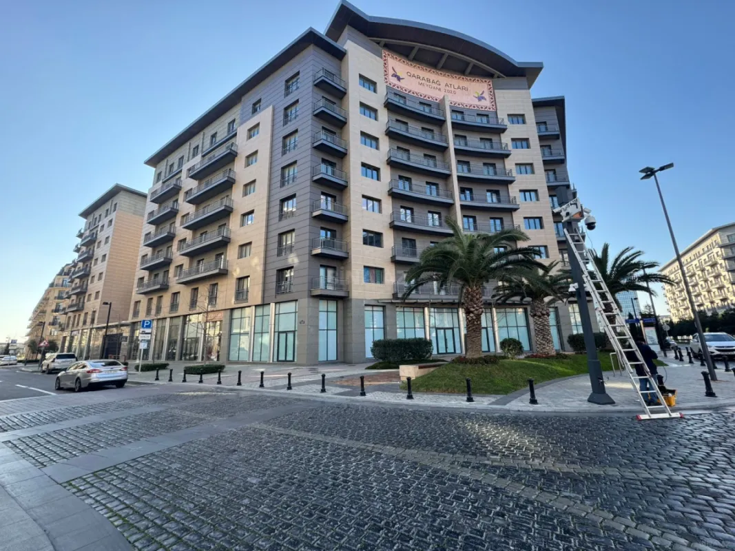 Satılır 3 otaqlı mənzil 138 m²