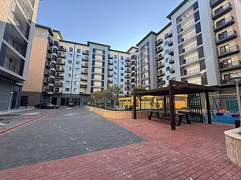 Satılır 3 otaqlı mənzil 138 m²