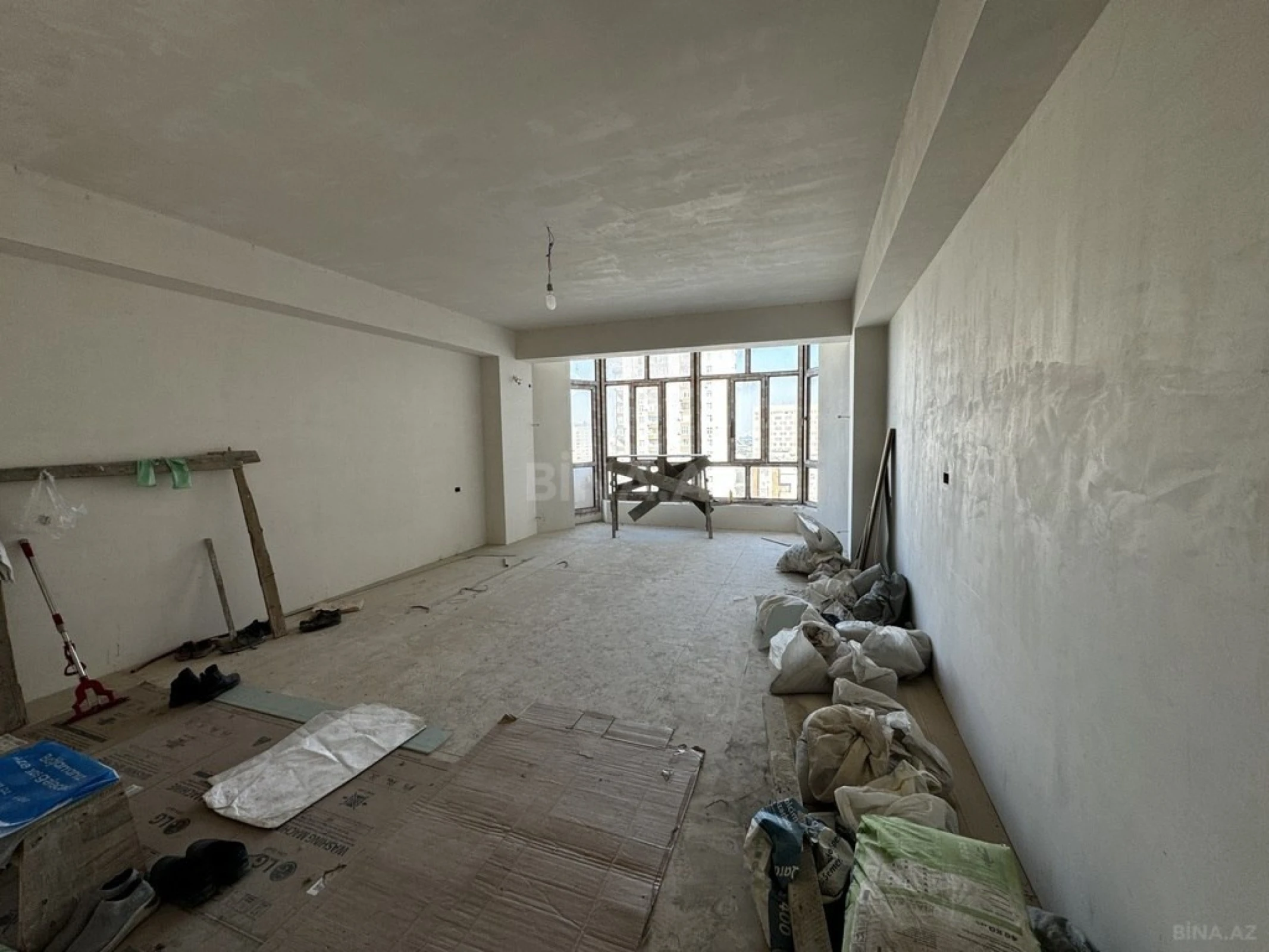 Satılır 4 otaqlı mənzil 160 m²