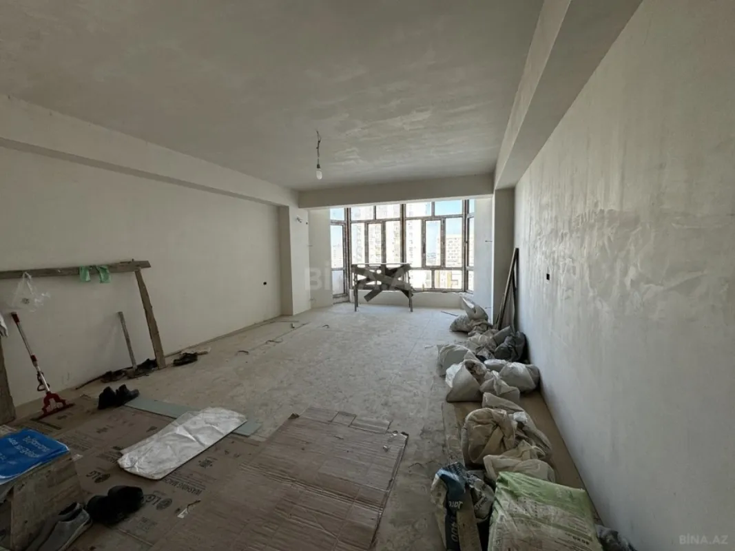 Satılır 4 otaqlı mənzil 160 m²