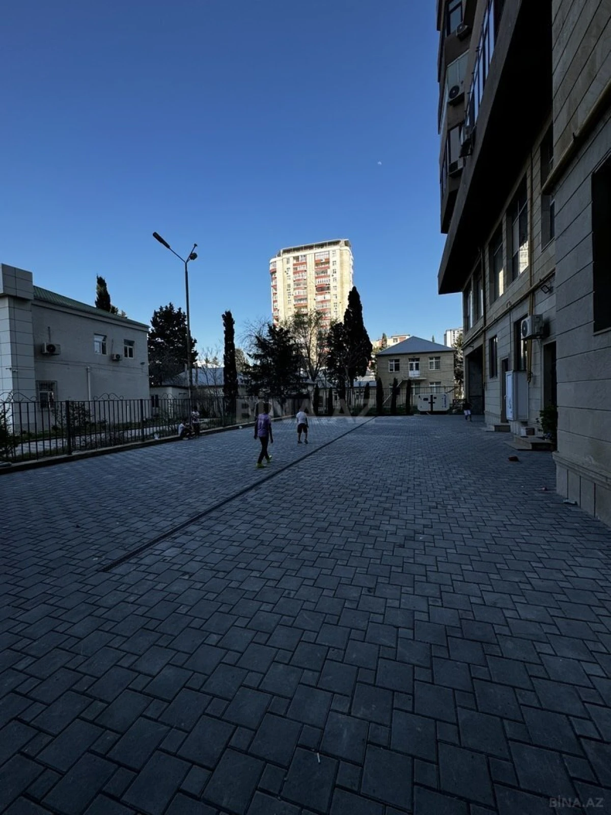 Satılır 4 otaqlı mənzil 160 m²