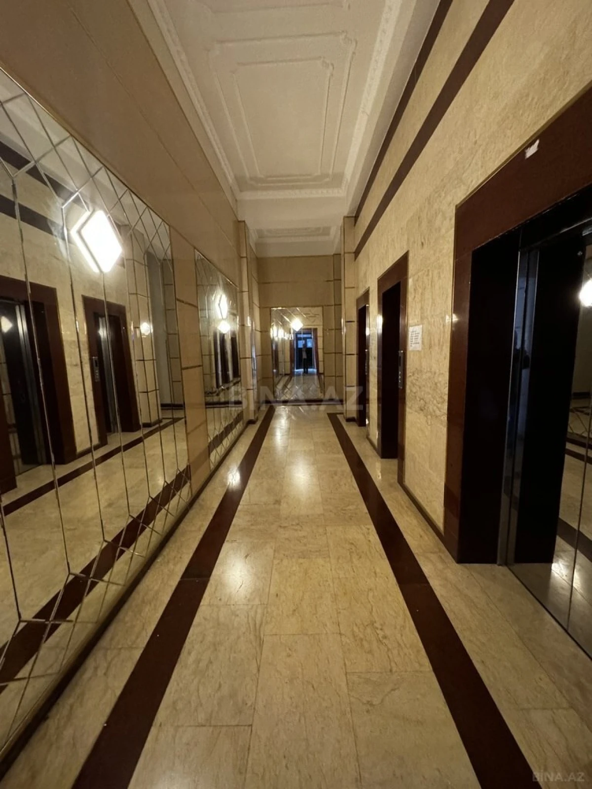 Satılır 4 otaqlı mənzil 160 m²