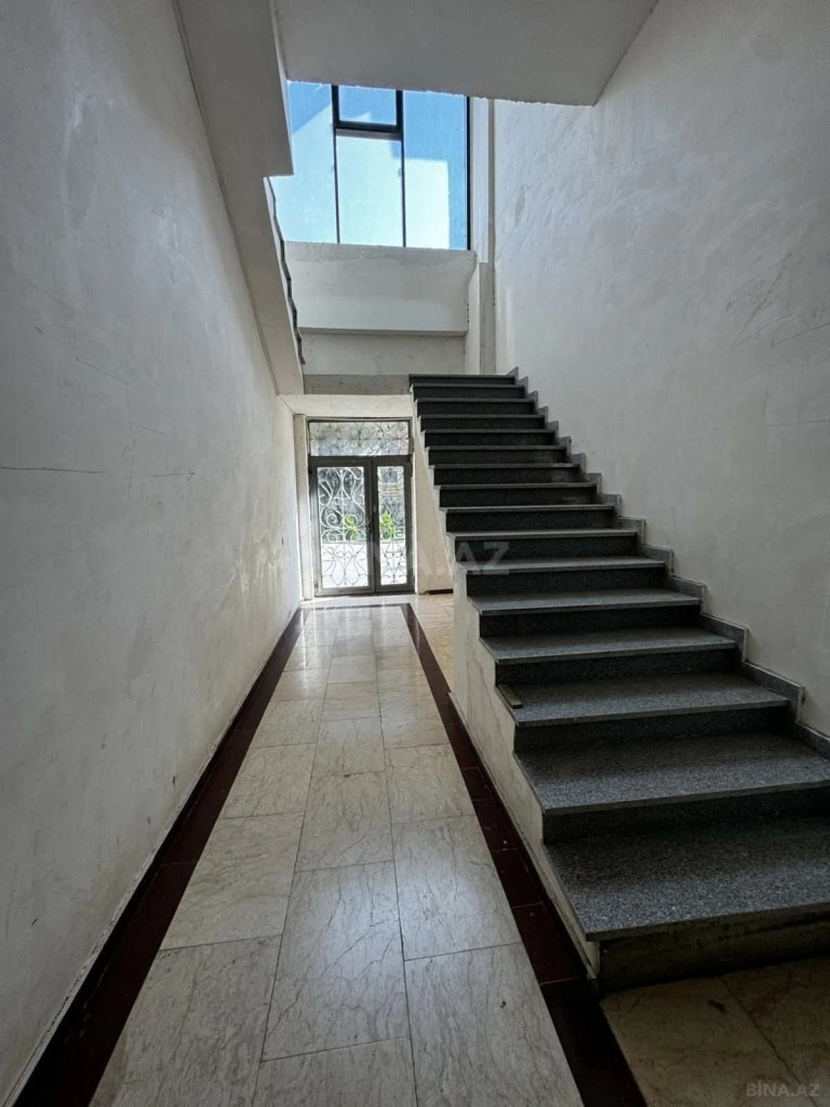 Satılır 4 otaqlı mənzil 160 m²