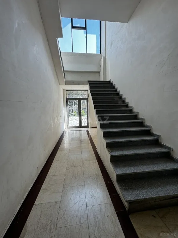 Satılır 4 otaqlı mənzil 160 m²