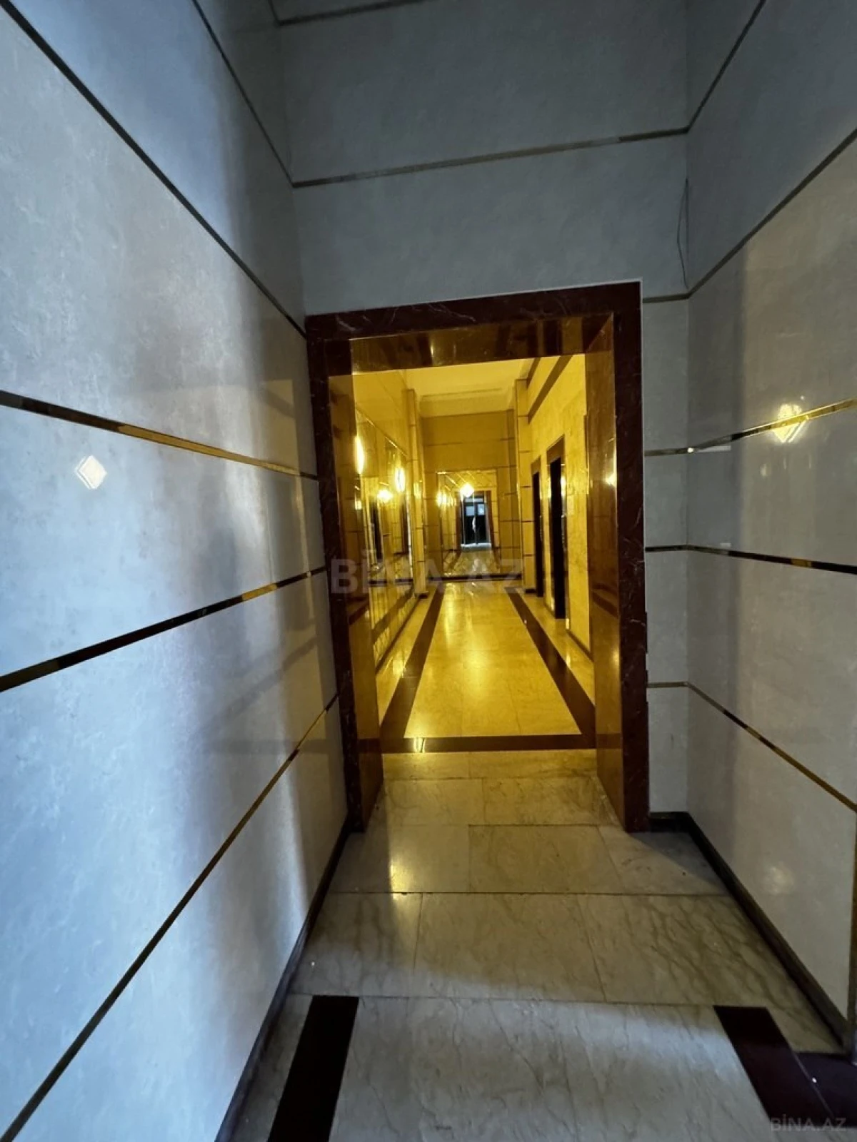 Satılır 4 otaqlı mənzil 160 m²