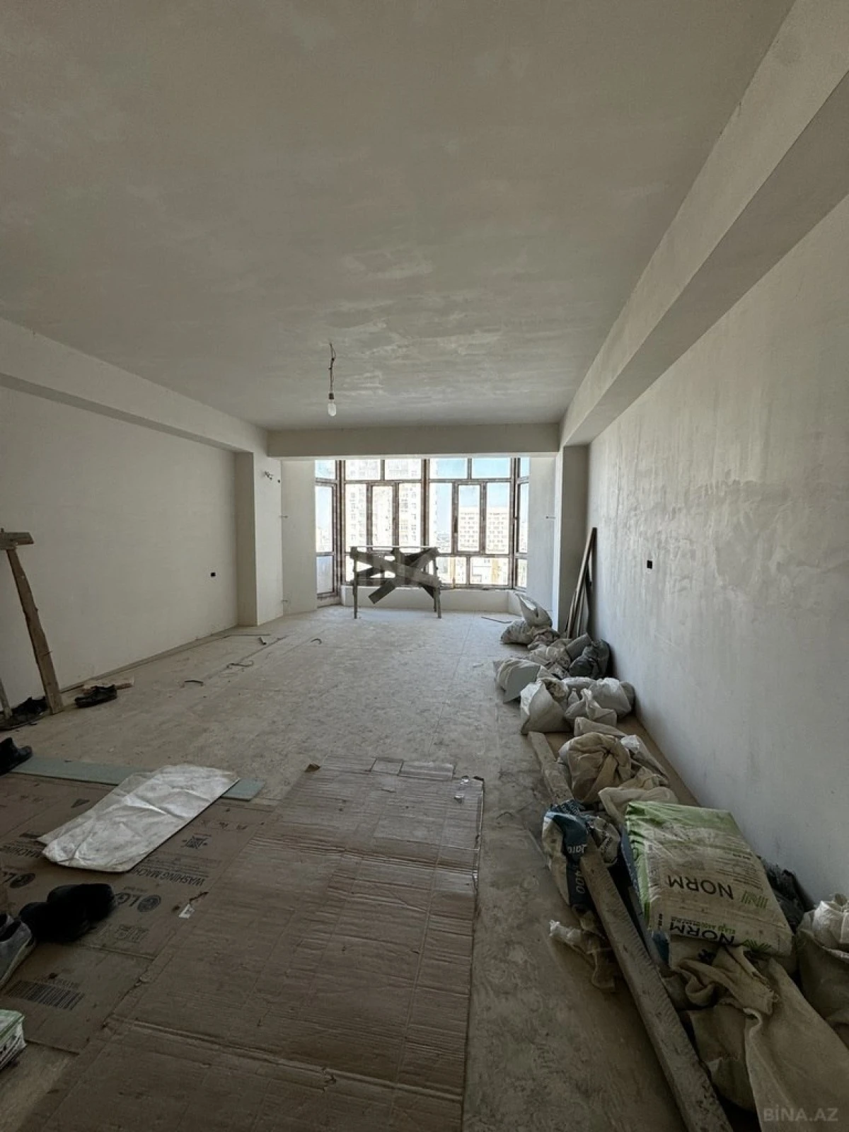 Satılır 4 otaqlı mənzil 160 m²