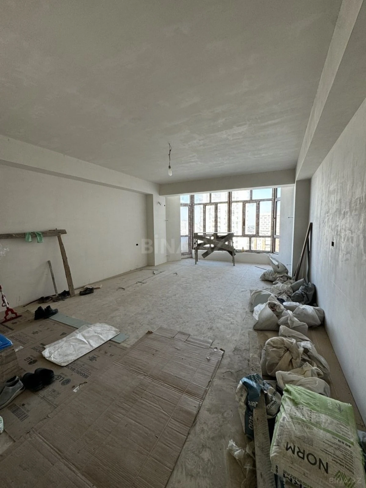 Satılır 4 otaqlı mənzil 160 m²