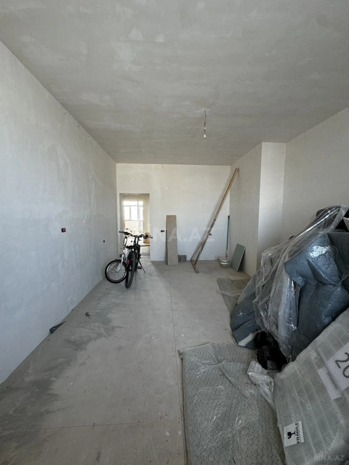 Satılır 4 otaqlı mənzil 160 m²