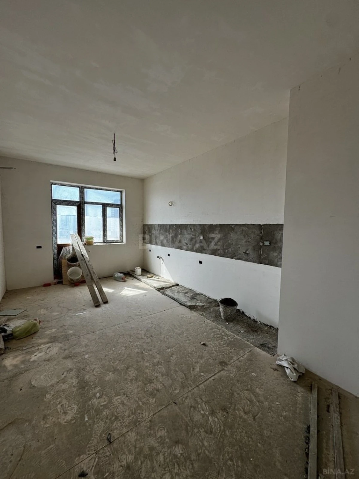 Satılır 4 otaqlı mənzil 160 m²