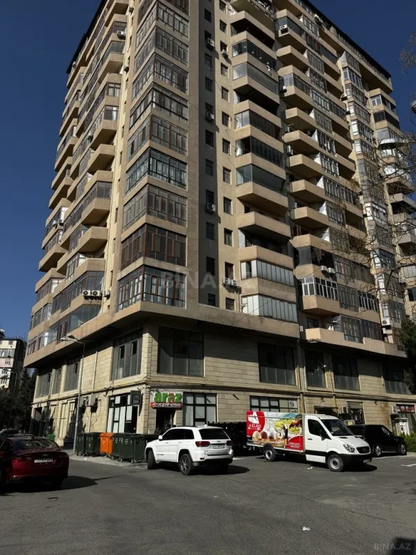 Satılır 4 otaqlı mənzil 160 m²