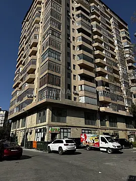 Satılır 4 otaqlı mənzil 160 m² — Bakı, Nizami 4 otaq 160.00 m²
