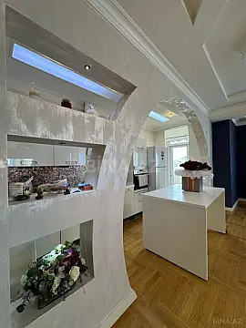 Satılır 4 otaqlı mənzil 175 m²