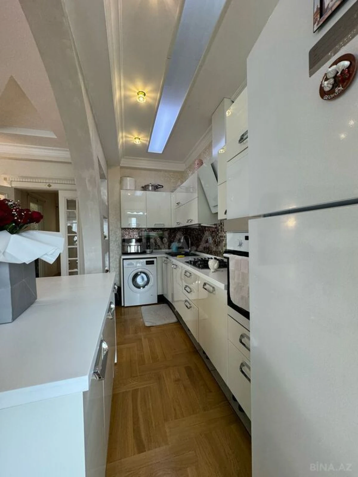 Satılır 4 otaqlı mənzil 175 m²