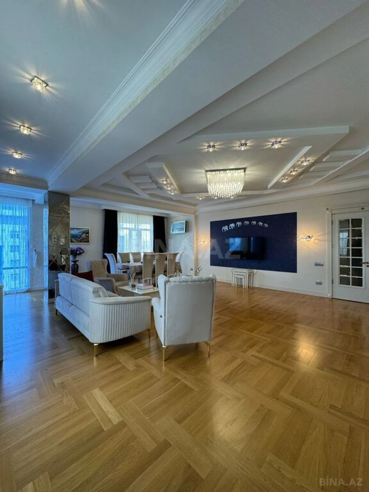 Satılır 4 otaqlı mənzil 175 m²