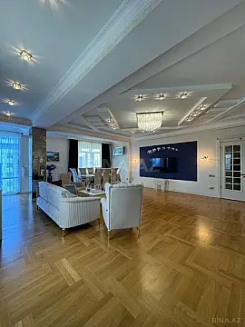 Satılır 4 otaqlı mənzil 175 m²