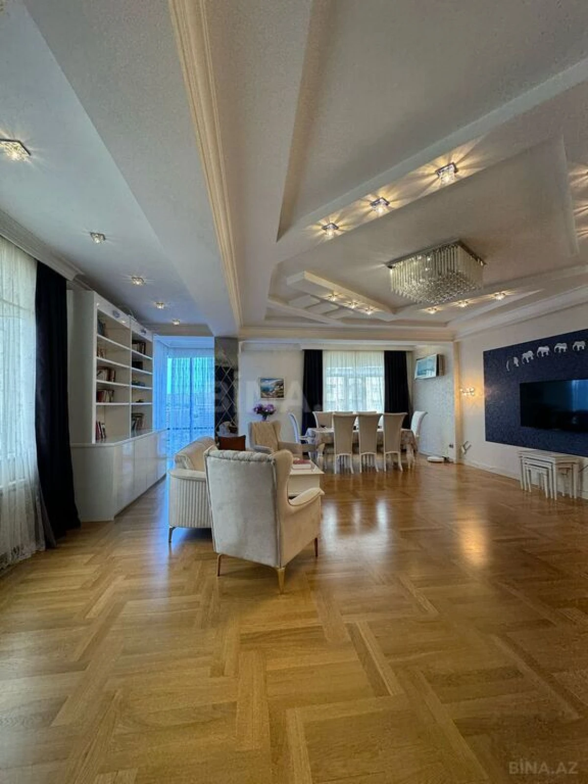 Satılır 4 otaqlı mənzil 175 m²