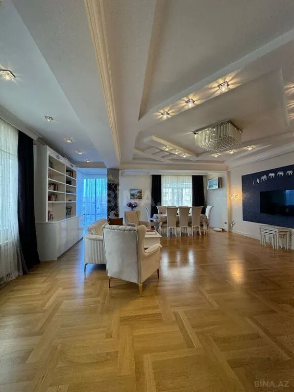 Satılır 4 otaqlı mənzil 175 m²