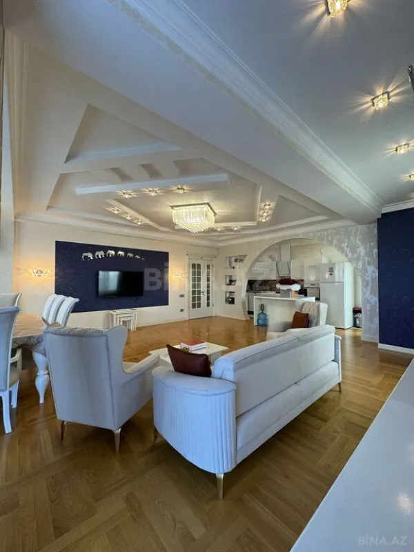 Satılır 4 otaqlı mənzil 175 m²