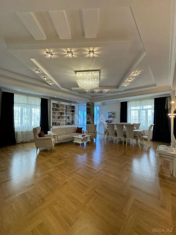 Satılır 4 otaqlı mənzil 175 m²