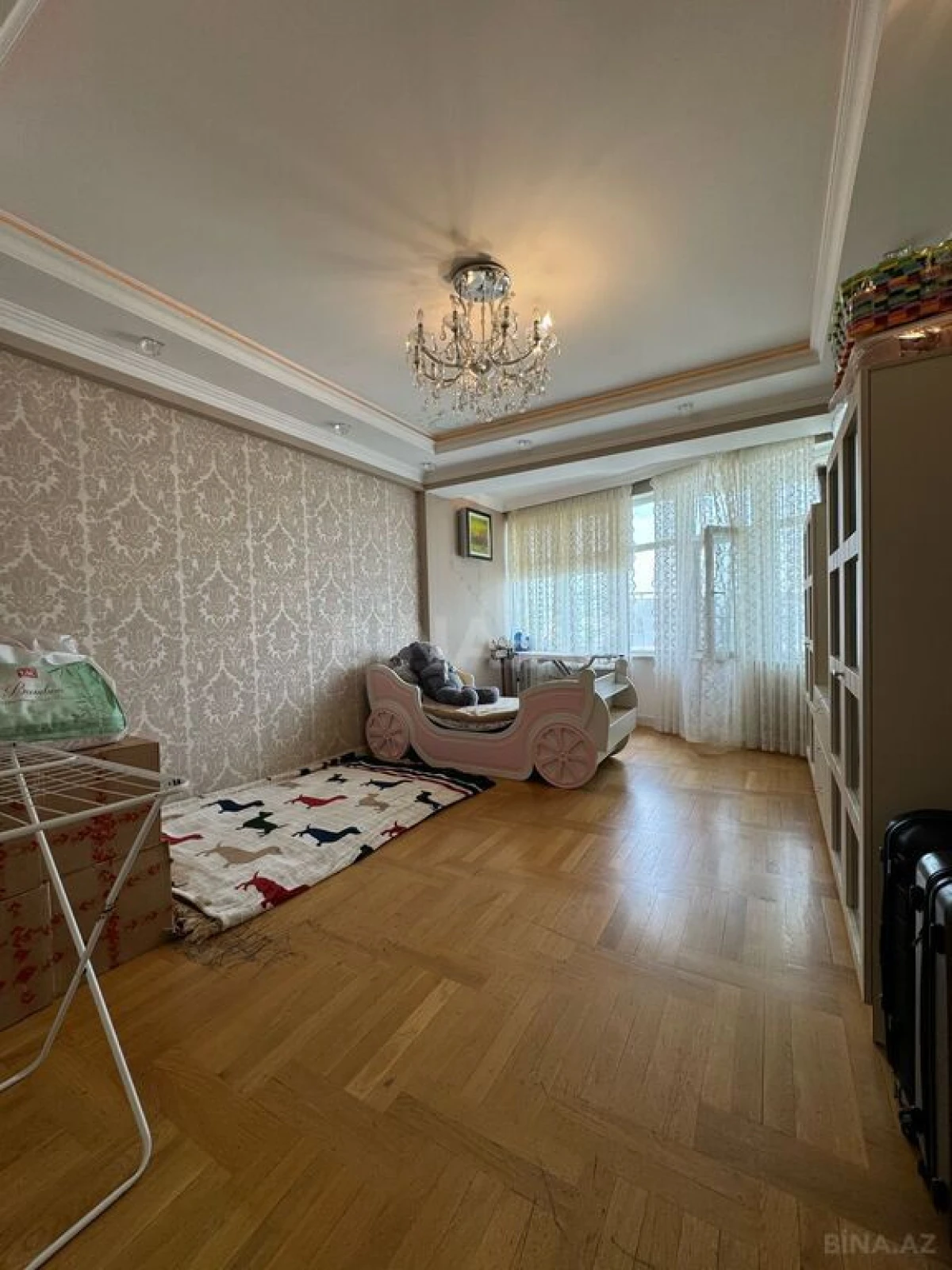 Satılır 4 otaqlı mənzil 175 m²