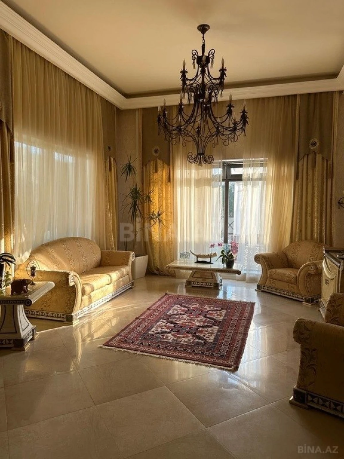 Kirayə verilir 6 otaqlı həyət evi 400 m²