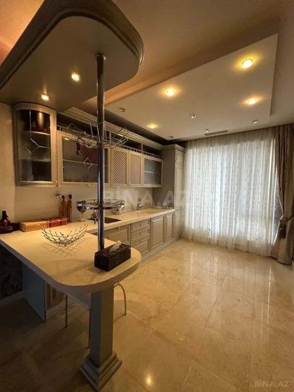 Kirayə verilir 6 otaqlı həyət evi 400 m²