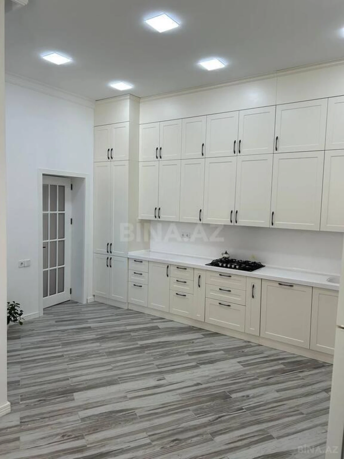 Satılır 7 otaqlı həyət evi 350 m²