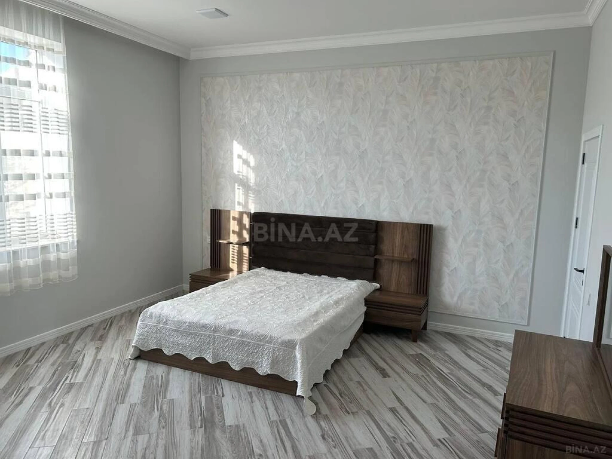 Satılır 7 otaqlı həyət evi 350 m²