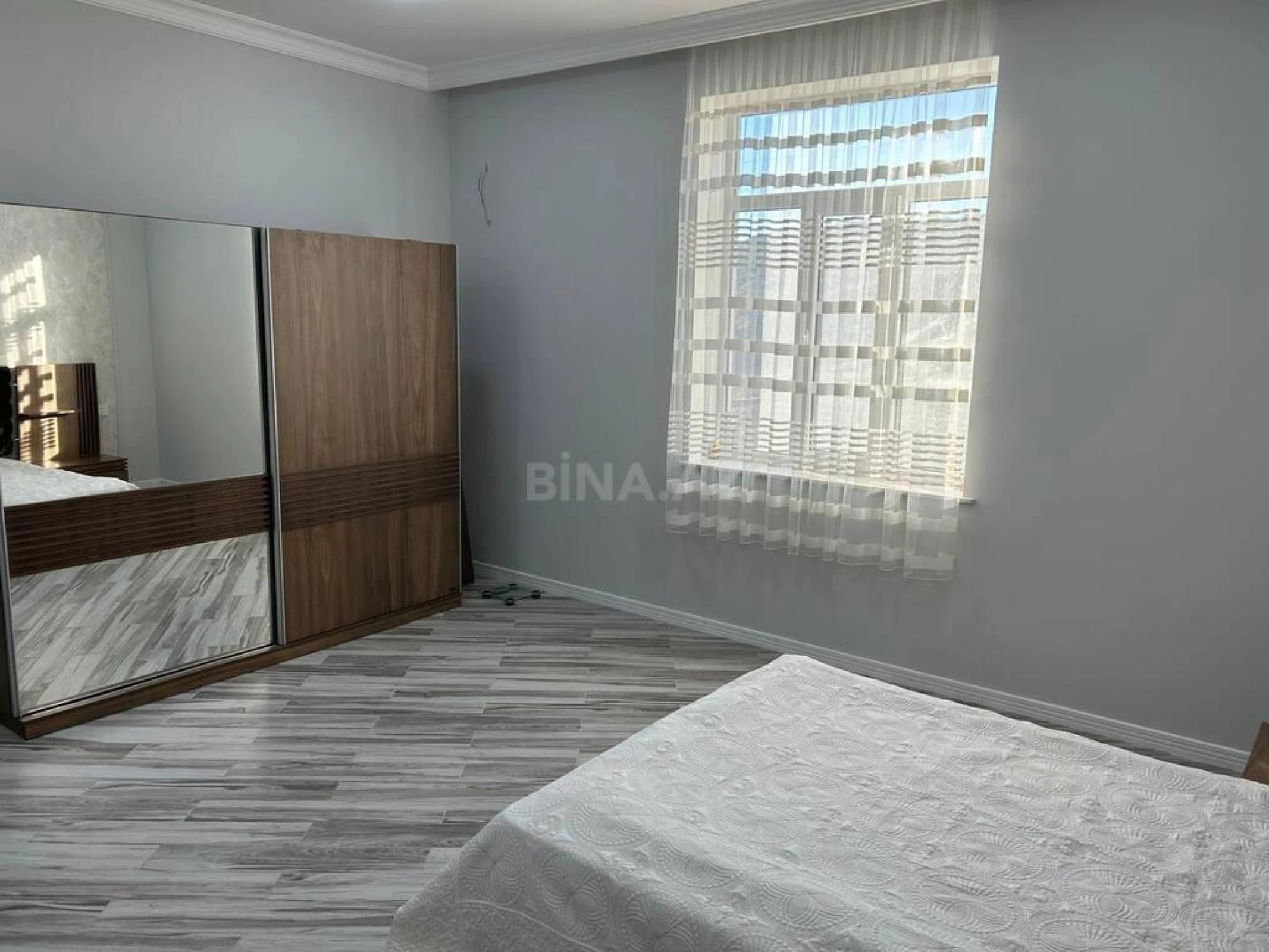 Satılır 7 otaqlı həyət evi 350 m²