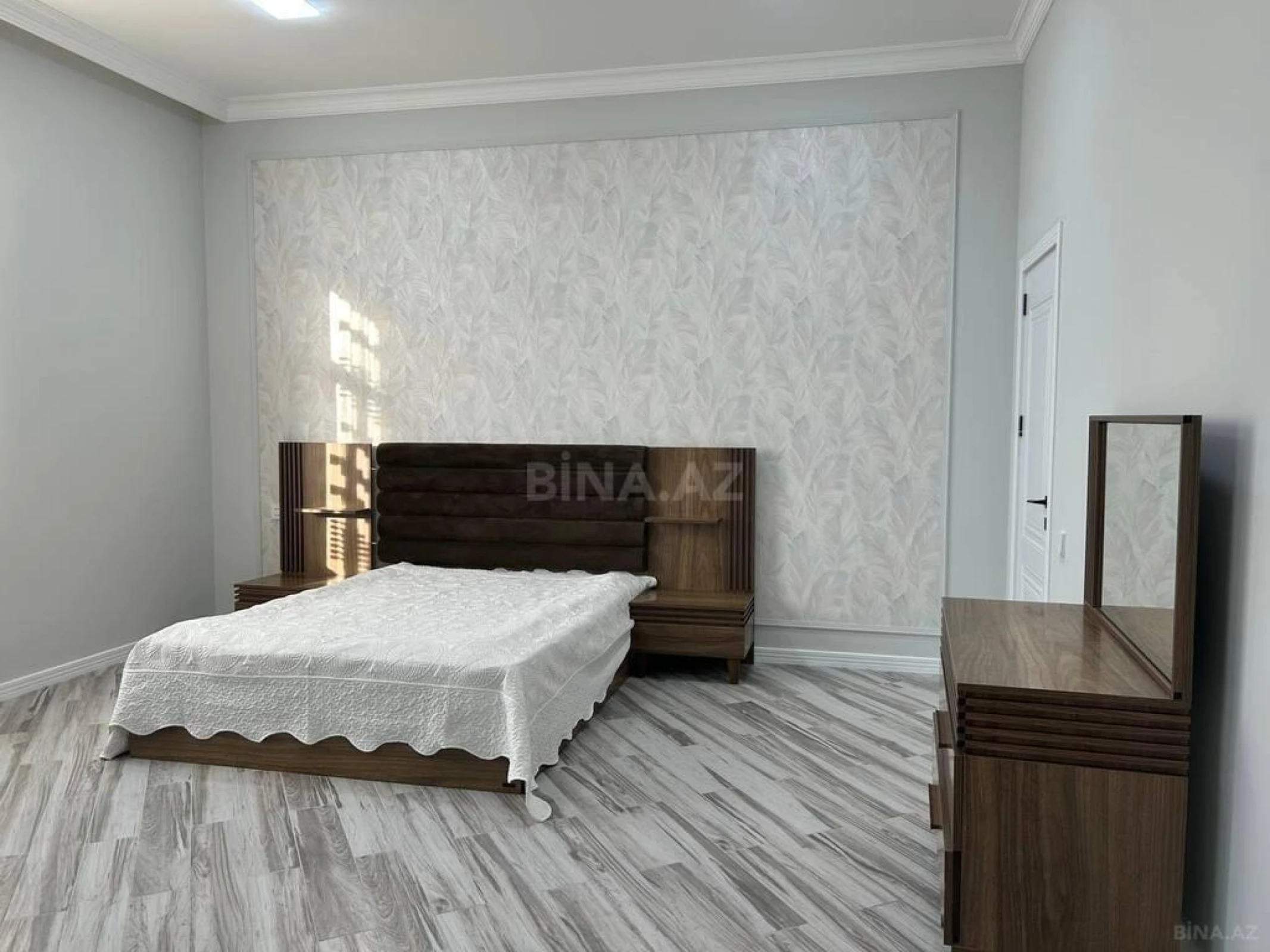 Satılır 7 otaqlı həyət evi 350 m²
