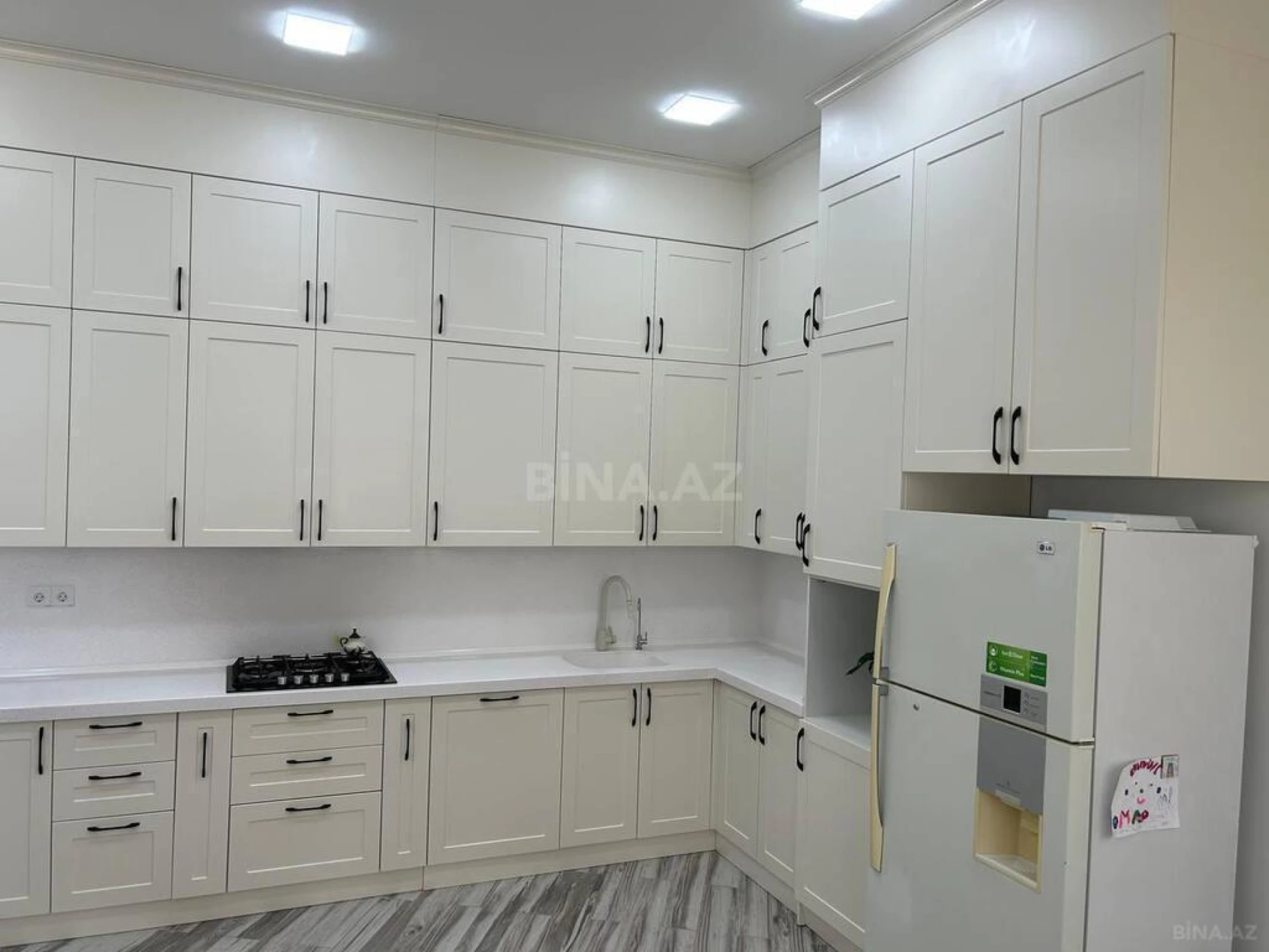 Satılır 7 otaqlı həyət evi 350 m²