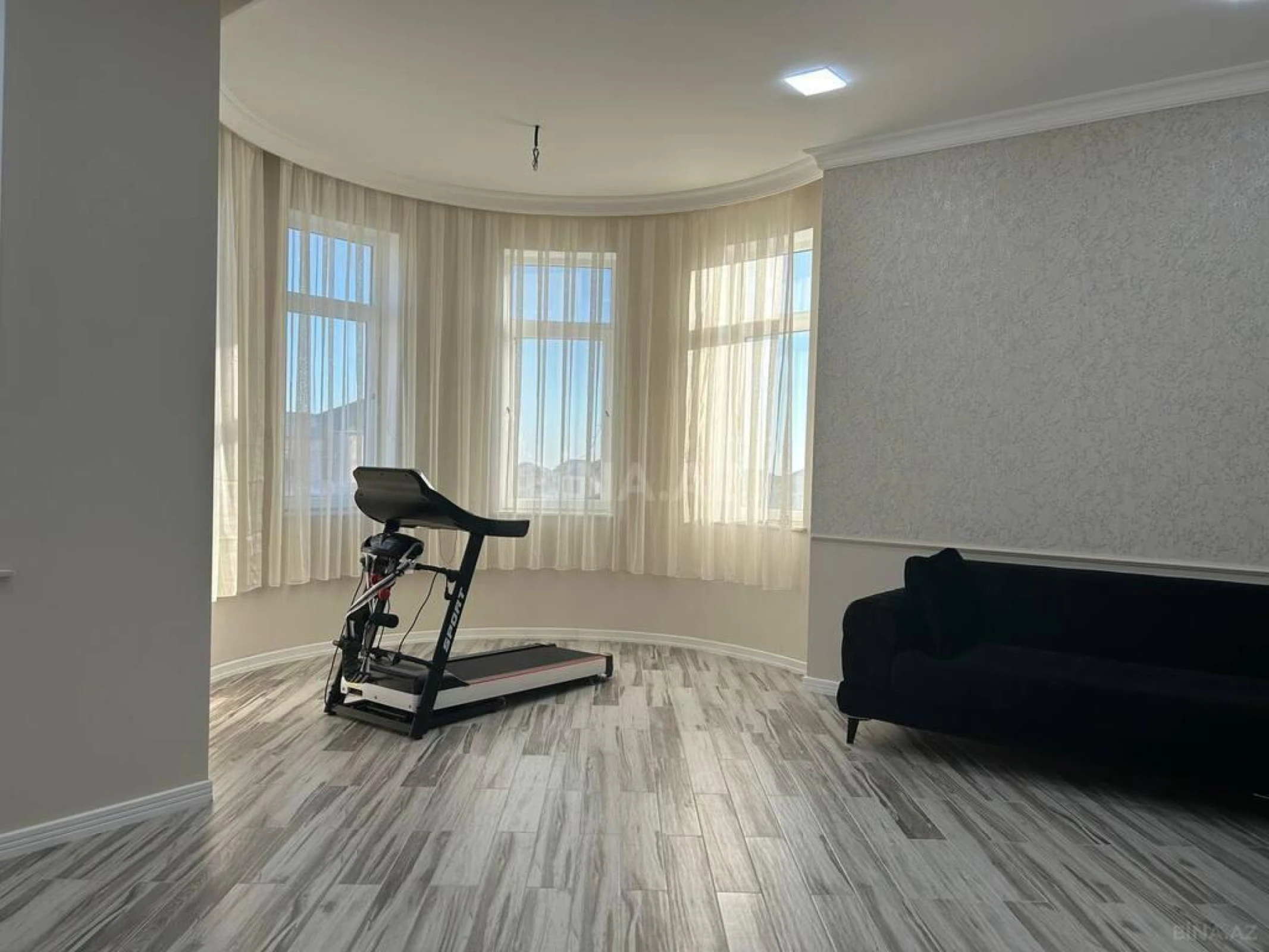 Satılır 7 otaqlı həyət evi 350 m²