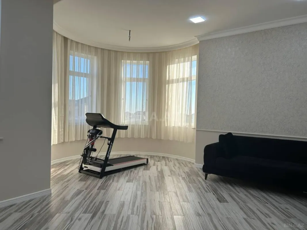Satılır 7 otaqlı həyət evi 350 m²