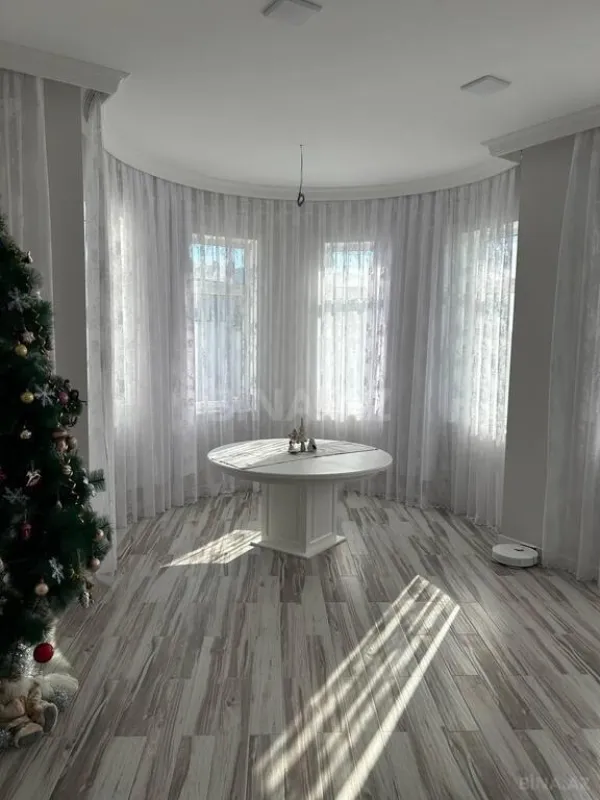 Satılır 7 otaqlı həyət evi 350 m²