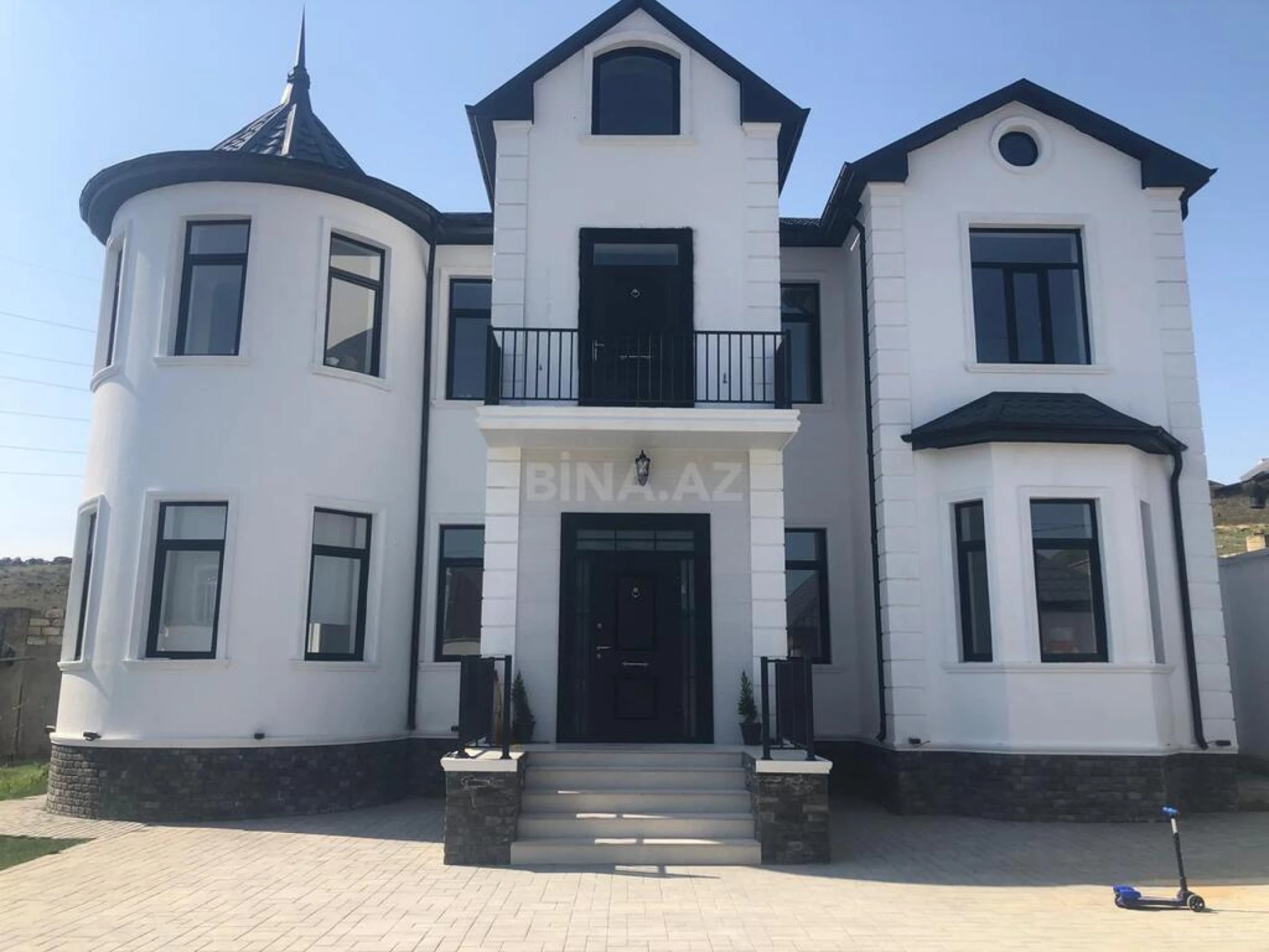 Satılır 7 otaqlı həyət evi 350 m²