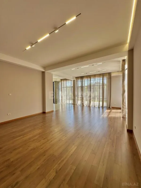Satılır 5 otaqlı həyət evi 500 m²