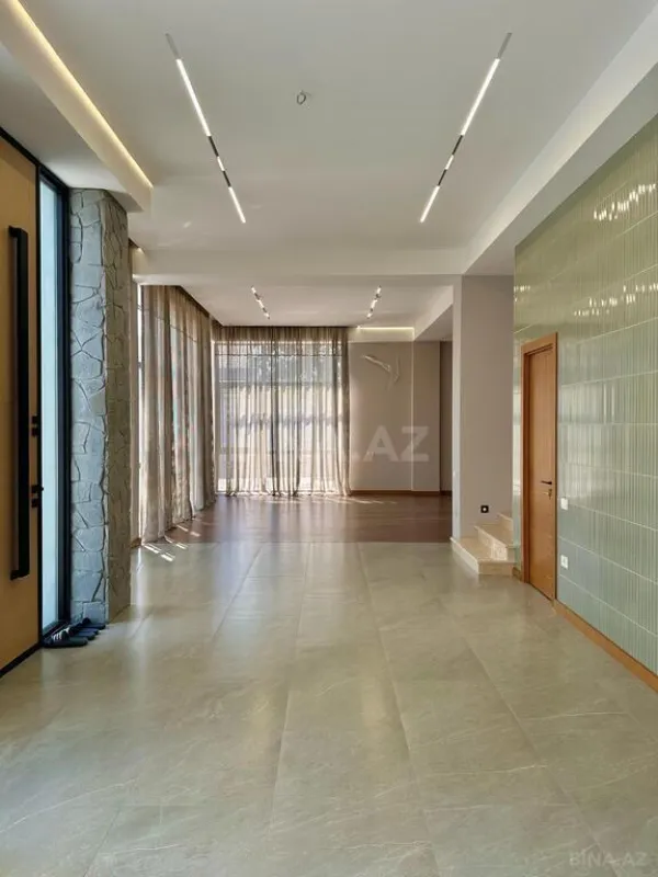 Satılır 5 otaqlı həyət evi 500 m²