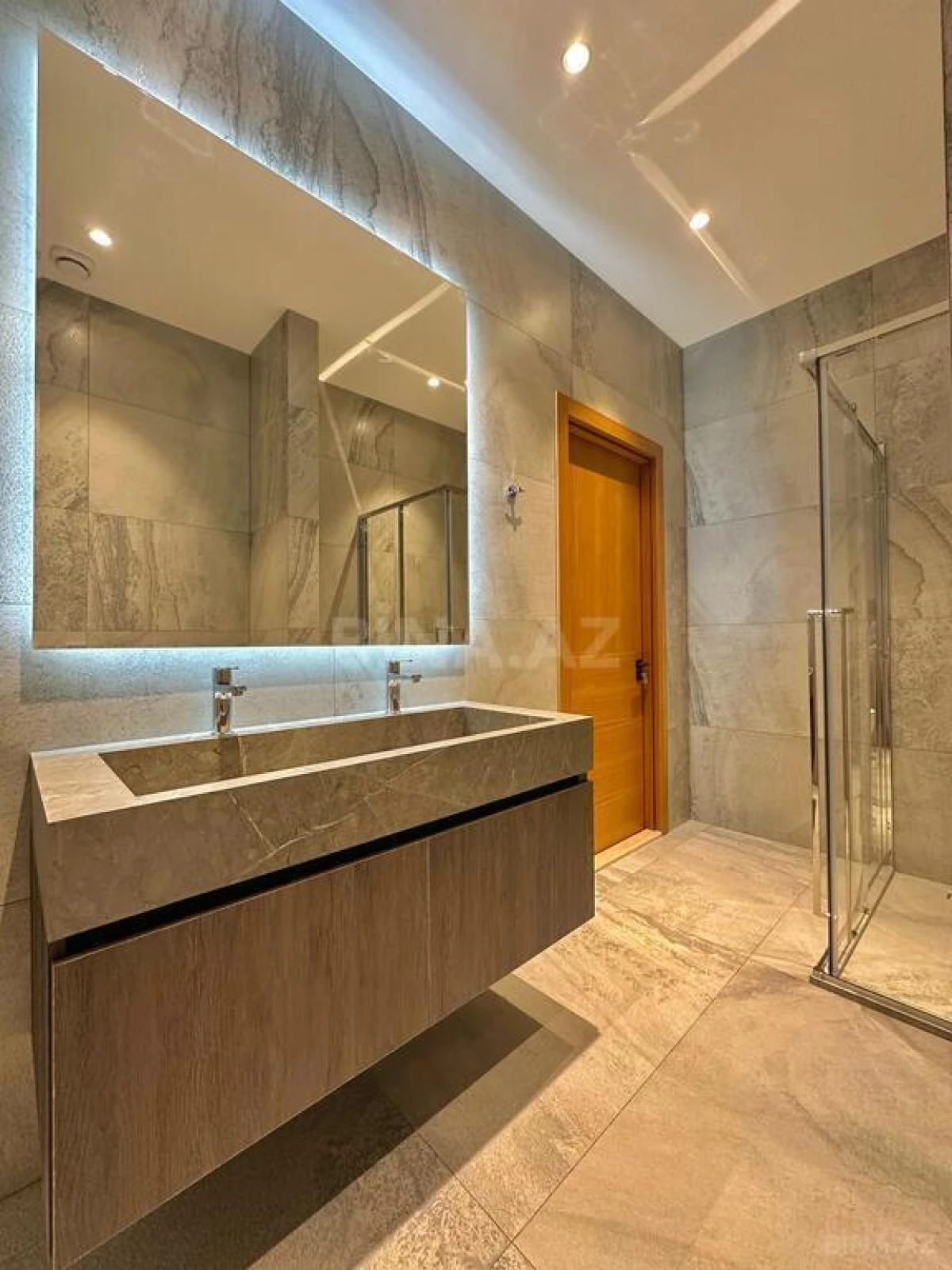 Satılır 5 otaqlı həyət evi 500 m²